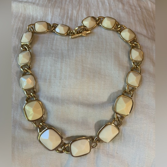 Banana‎ Republic Cream Colored Statement Necklace Toggle Clasp - Picture 6 of 8